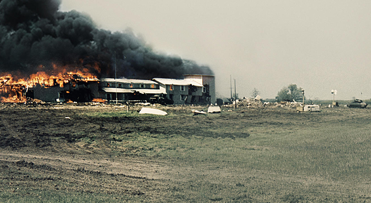 Há 25 anos, Cerco de Waco terminava com 82 fiéis mortos em incêndio controverso - 2