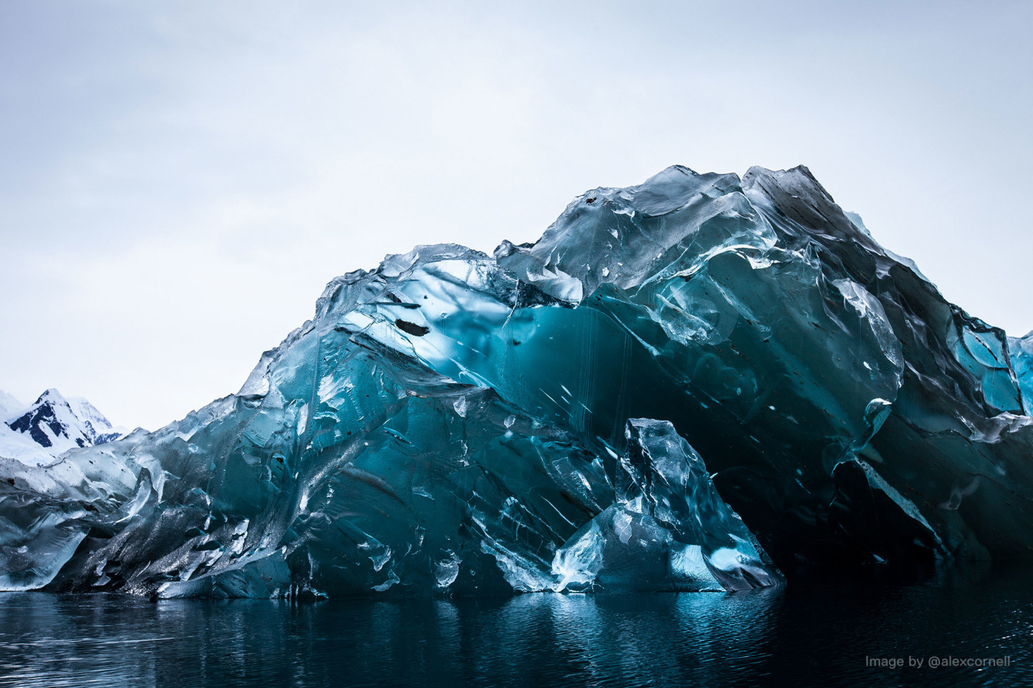 As imagens impressionantes de um iceberg de cabeça para baixo - 1