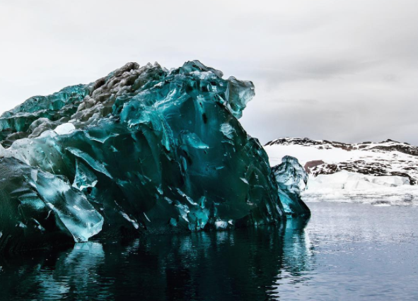 As imagens impressionantes de um iceberg de cabeça para baixo - 2