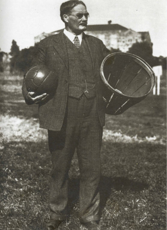 En Estados Unidos, James Naismith crea el básquetbol | History Channel