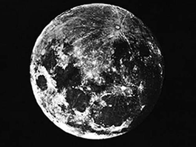 Resultado de imagen para primer foto de la luna
