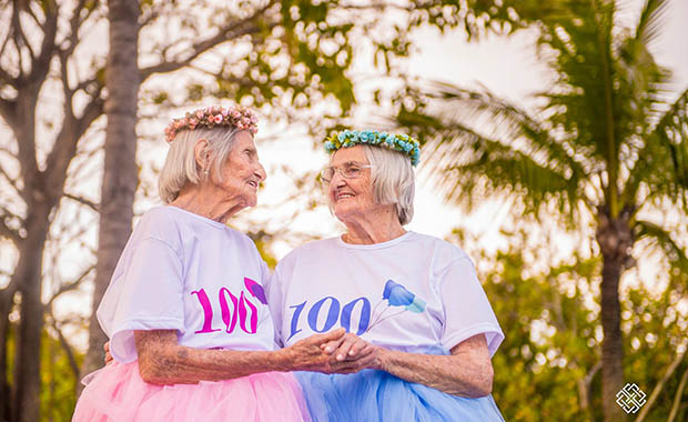 Gêmeas fazem 100 anos e ganham ensaio fotográfico incrível de presente - 1