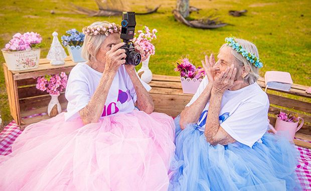 Gêmeas fazem 100 anos e ganham ensaio fotográfico incrível de presente - 4