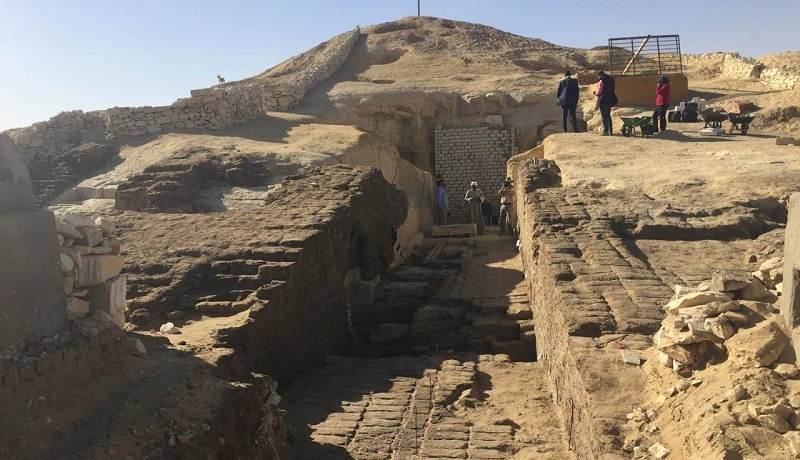 Mais de 800 tumbas são descobertas em necrópole no Egito - 1