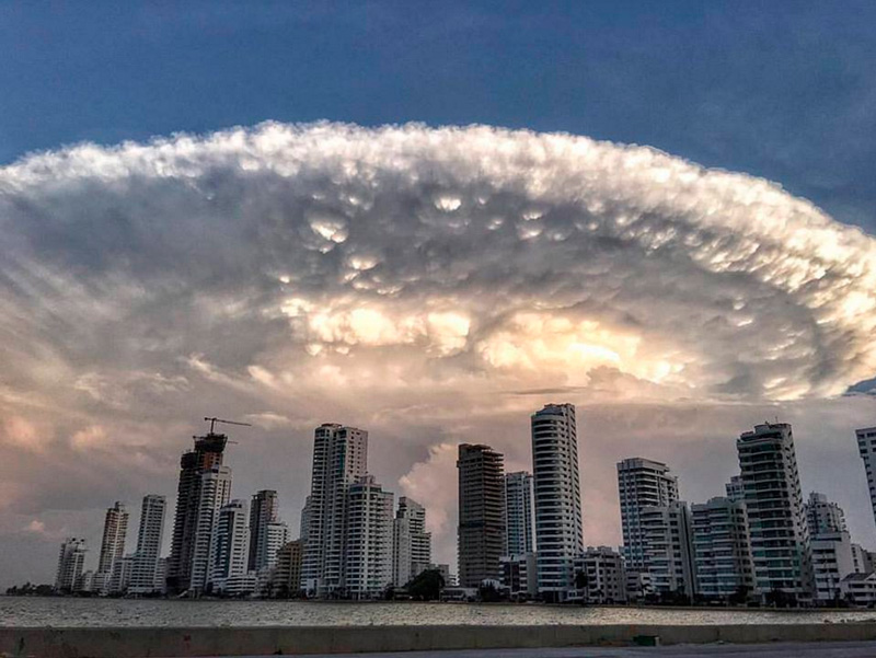 Gigantesca nube circular cubre el cielo de Cartagena, como 