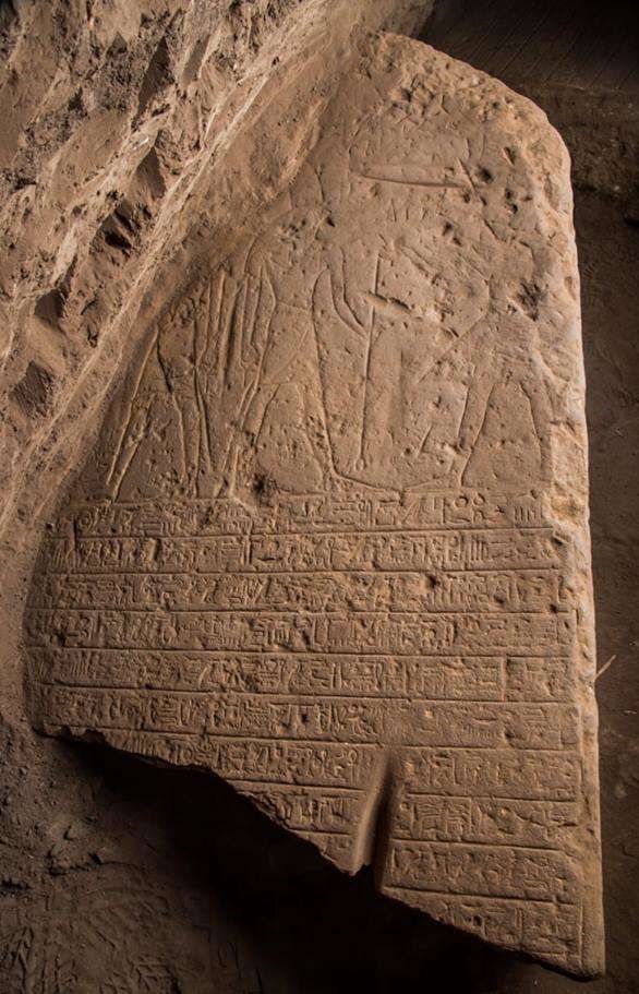 Imagens de faraó e deus-crocodilo são descobertas em templo egípcio - 1