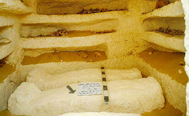 Encontradas três tumbas milenares ao sul do Cairo - 1